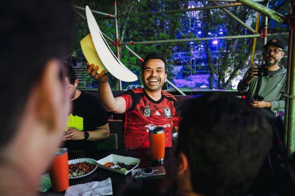 Captan a Samuel García y a Jorge Álvarez Máynez en palco del Tecate Pal’ Norte