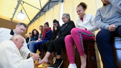 El Papa Francisco y el Rito del Lavatorio de Pies solo a mujeres en la Cárcel de Rebibbia