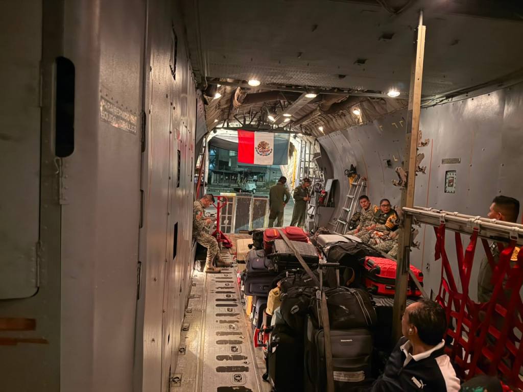 México repatria a 36 connacionales desde Colombia tras sismo; permanecen mexicanos en espera de salir del país
